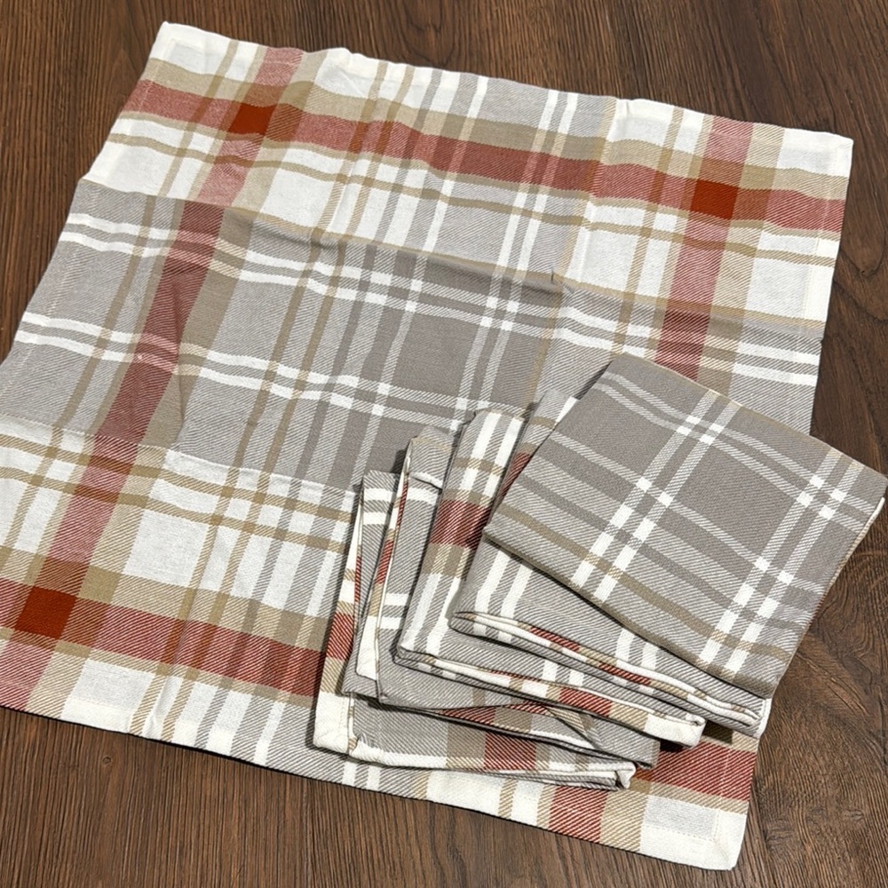 Chic Plaid Cloth Napkins (6 20x20) - Rust, Beige, and White